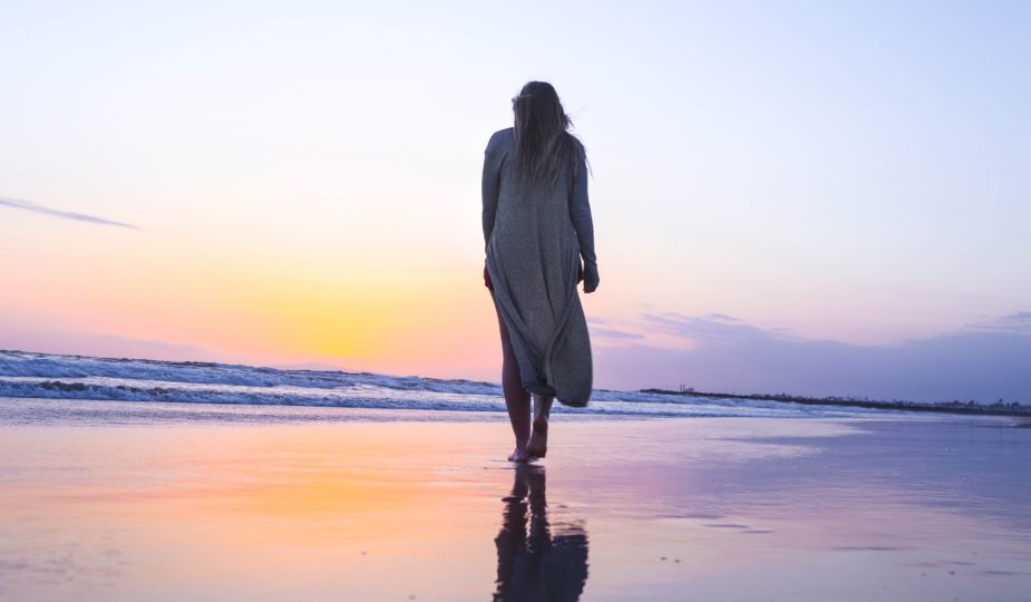 femme sur la plage